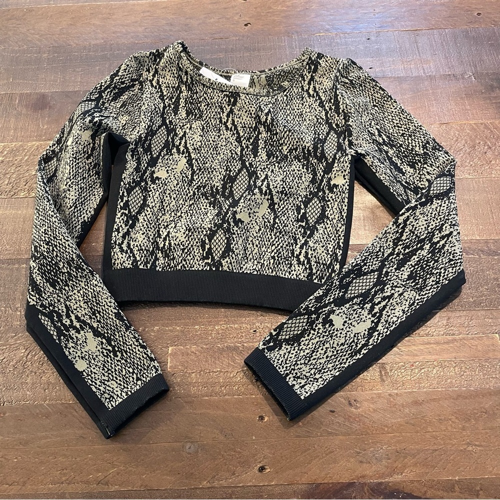 Fabletics Active Long Sleeve‎ Crew - Picture 3 of 7